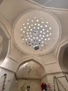 LALELI'DE TARIHI HAMAM VE ARSASI