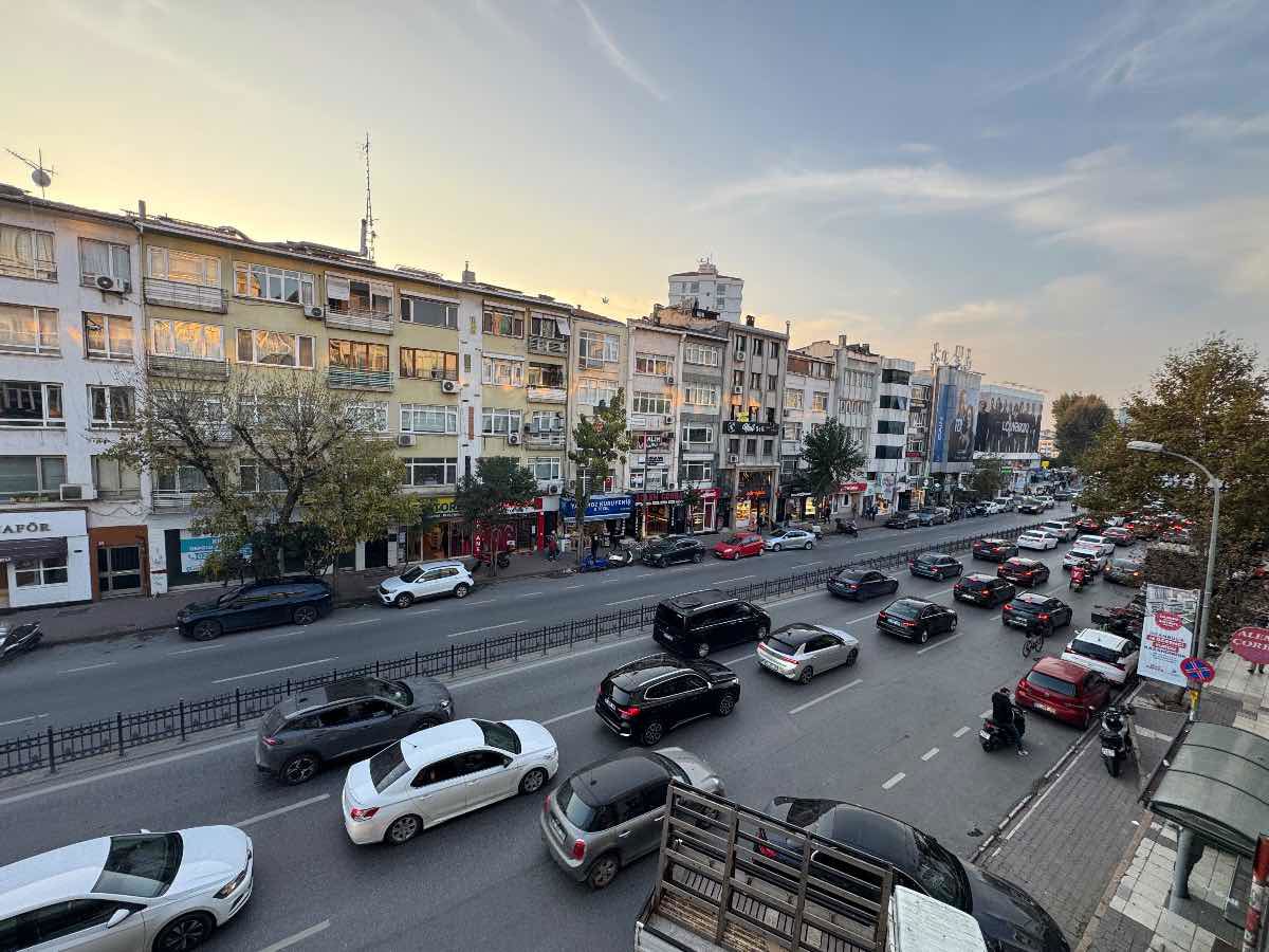 KIZILTOPRAK CADDE ÜZERE OFIS & EV KULLANIMINA UYGUN KIRALIK 3+1