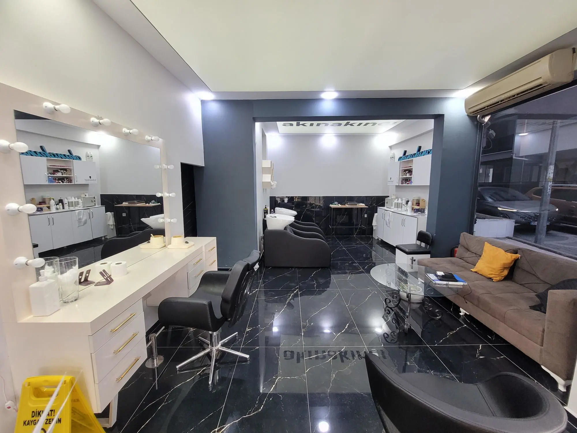  KUŞADASI MERKEZDE YATIRIMLIK FIRSAT: 12 YILLIK HAZIR MÜŞTERILI İŞLETME DEVREDILIYOR!