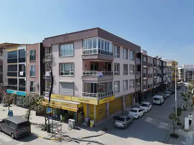 KUŞADASI DAVUTLAR KILINÇ APT. 3+1 135M2 AYRI MUTFAK CADDE ÜZERI