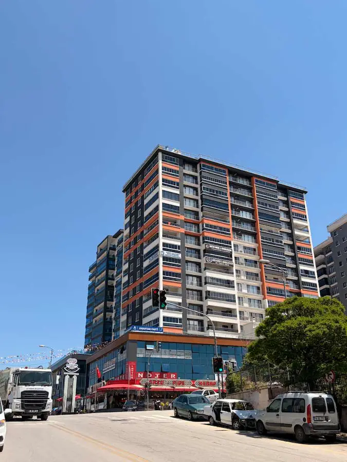 SİTELER DEMİR PLAZA’DA MANZARALI TERASLI SATILIK PRESTİJLİ OFİS