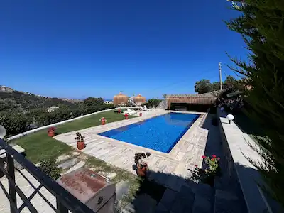 YALİKAVAK GERİS'TE TERAS 5 EVLERINDE HARIKA 2+1 DAIRE