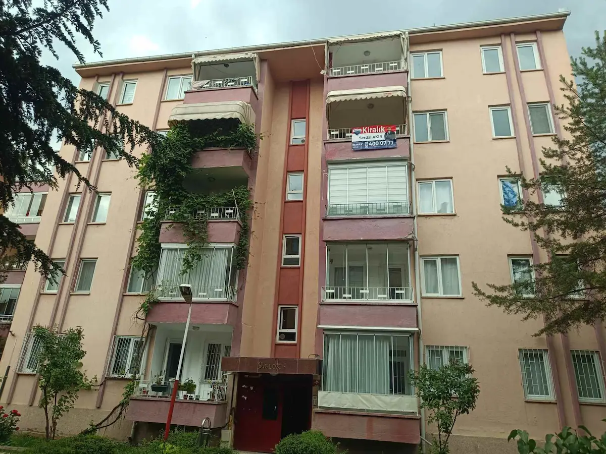ALTINEVLER SITESI KIRALIK ARA KAT 3+1 