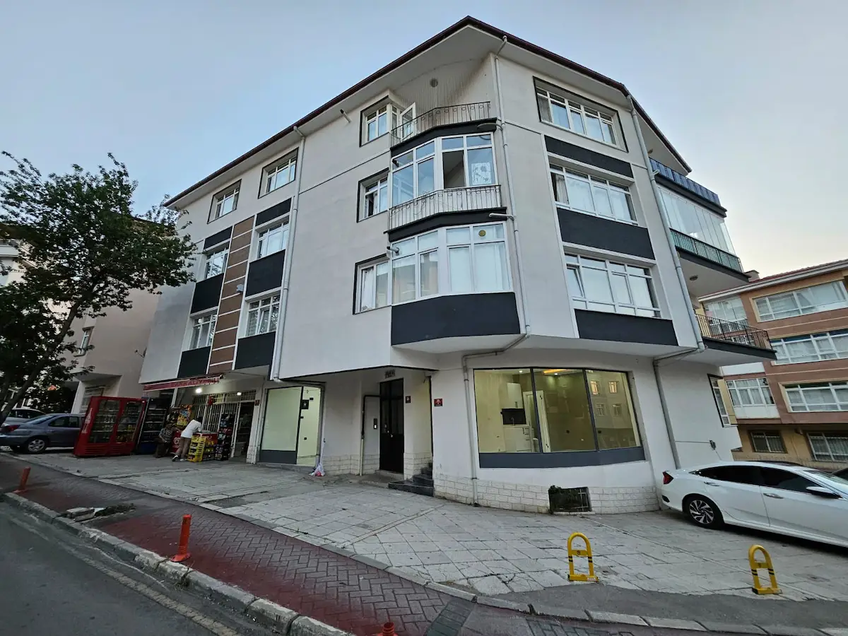 CEBECİ'DE HER İŞE UYGUN 20 M2 SATILIK YATIRIMLIK DÜKKAN FIRSATI