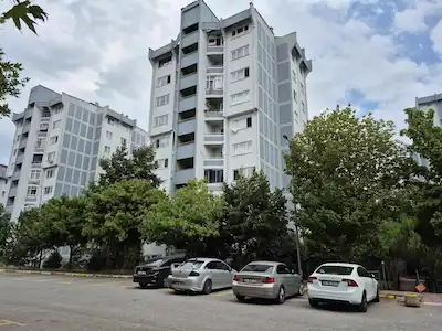 ÜNIVERSITE VE HAVALIMANINA YAKIN 1+1 SATILIK DAIRE