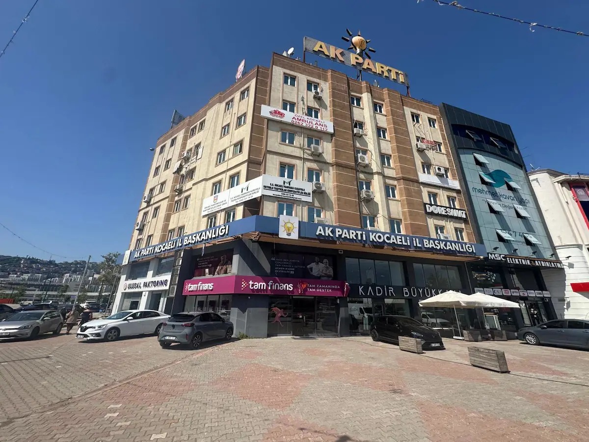İZMİT KÖRFEZ MAH.’DE GÜNEY-BATI CEPHELİ 110 M² KİRALIK OFİS | 5. KAT