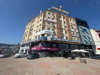 İZMİT KÖRFEZ MAH.’DE GÜNEY-BATI CEPHELİ 110 M² KİRALIK OFİS | 5. KAT
