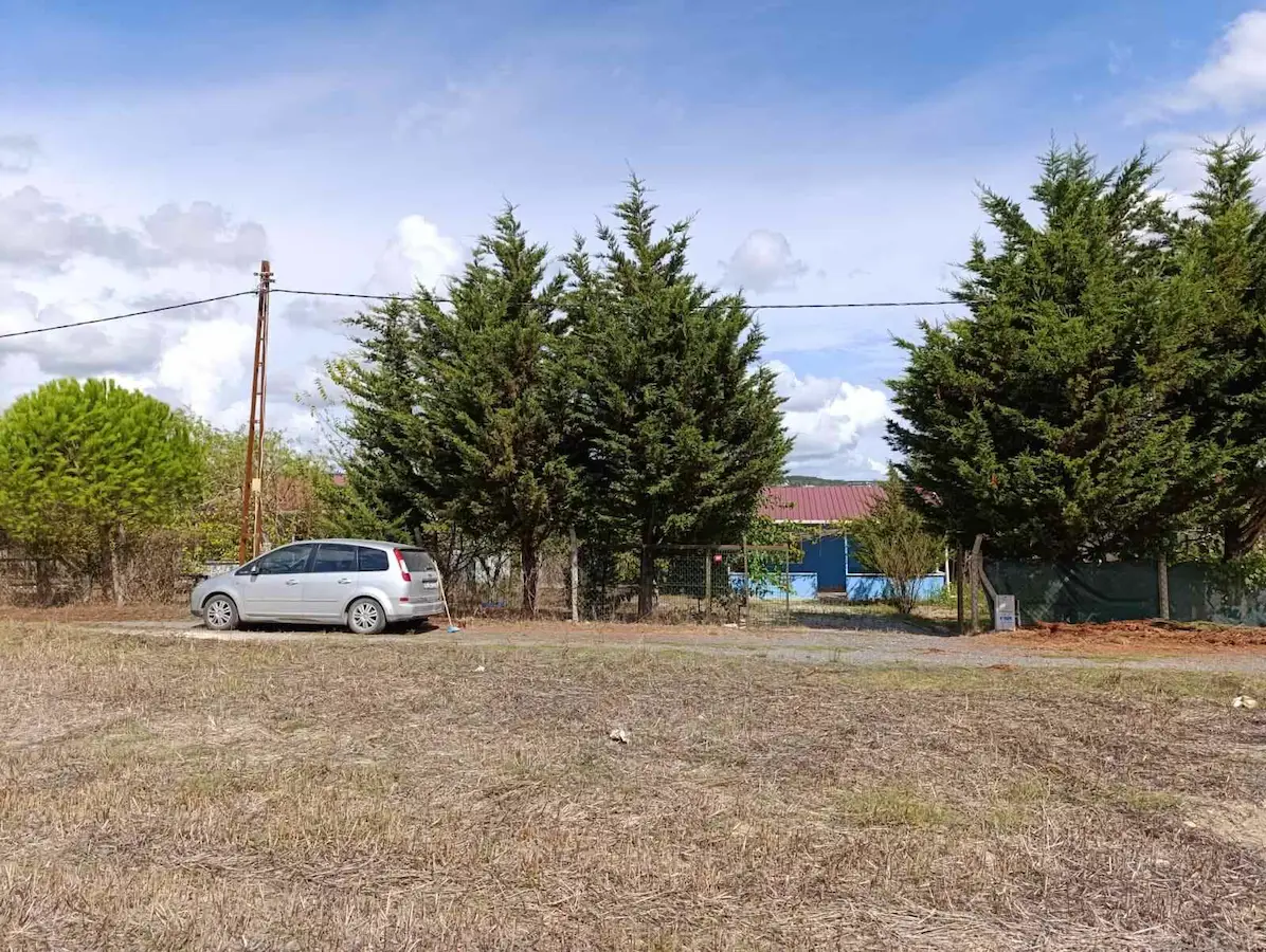 ÇATALCA SUBAŞINDA SATILIK 601 M² ARSA VE 1+0 MÜSTAKİL EV