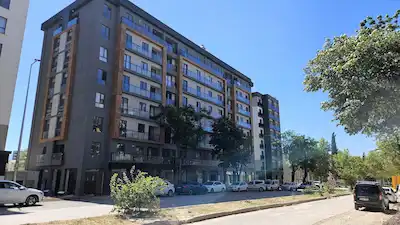 REMAX BEYAZ AKPINAR MAH EGEMEN 1050 SİTESİNDE 3+1 KİRALIK DAİRE