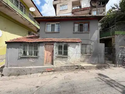 İZMİT CEDİT’TE 2 KATLI SATILIK BİNA