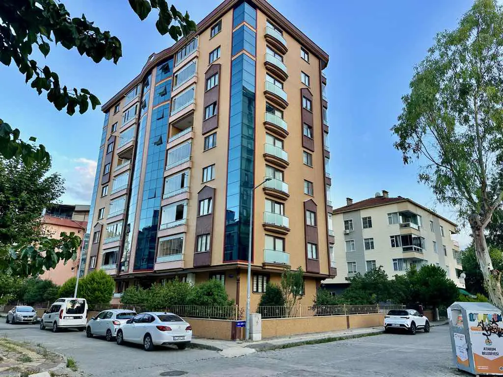 ATAKUM’DA  TRAMVAY ALTINDA SATILIK 3+1 | 125 M² NET | 3 CEPHELİ | BALKONLU | KREDİYE UYGUN DAİRE