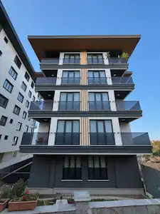 ÇENGELKÖY'DE MODERN MİMARİLİ, BALKONLU VE OTOPARKLI SIFIR 2+1