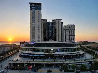 REMAX HEDEF'TEN AVENUE AVM RESİDENCE 2+1 BAHÇE KATI DENİZ VE GÖL MANZARALI