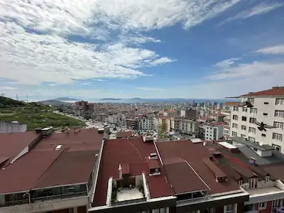 ZÜMRÜTEVLER DE DENİZ MANZARALI MERKEZİ KONUM DA SATILIK DAİRE