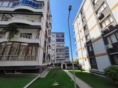 ALİAĞA SİTELER’DE MERKEZİ KONUMDA, SATILIK , YEŞİLLİKLER İÇİNDE 3+1 DAİRE