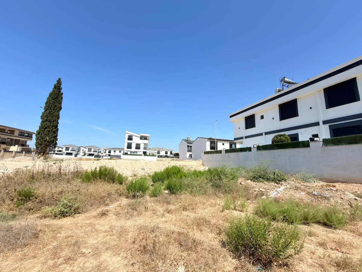 DIDIM HISAR MAHALLESINDE SATILIK VILLA IMARLI ARSA