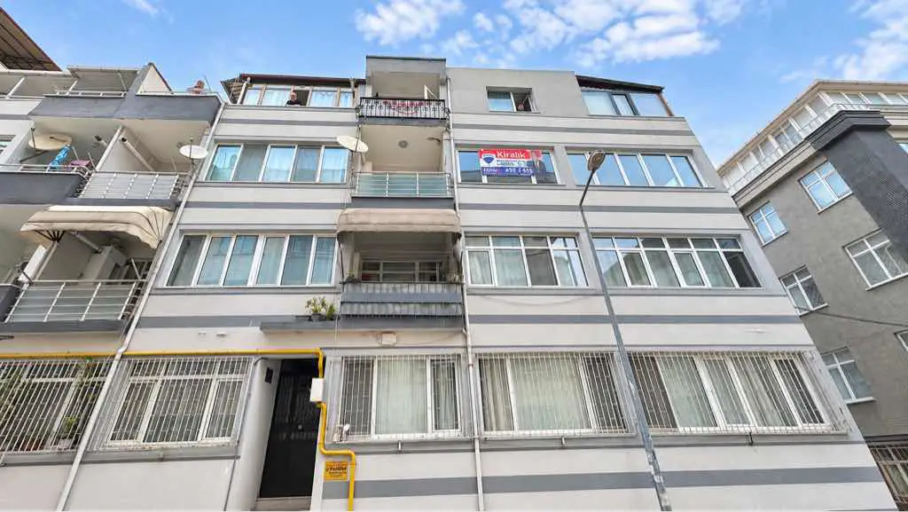 REMAX BARLAS GÜRLER'DEN KADIKÖY'DE KİRALIK İÇİ YAPILI 2+1 DAİRE