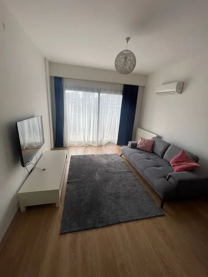REMAX ARMA’DAN HAVUZLU SİTEDE KİRALIK 1+1 EŞYALI DAİRE