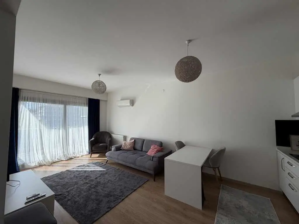 REMAX ARMA’DAN HAVUZLU SİTEDE KİRALIK 1+1 EŞYALI DAİRE