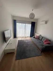 REMAX ARMA’DAN HAVUZLU SİTEDE KİRALIK 1+1 EŞYALI DAİRE