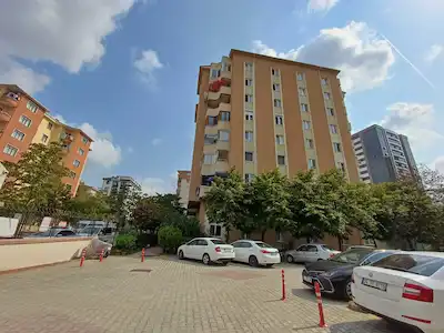 YAKACIK MERKEZ 7/24 GÜVENLİKLİ KIRLANGIÇ SİTESİ BALKONLU 2+1 KİRALIK