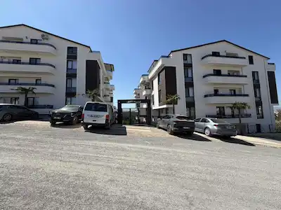 RE/MAX’DEN | VADİ YUVACIK EVLERİ’NDE SATILIK 3+1 ARA KAT DAİRE