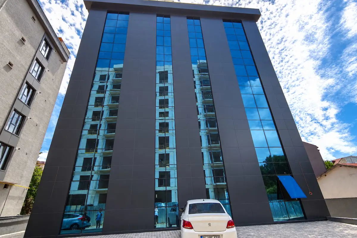 ATAŞEHİR’DE KİRALIK OFİS KATI – 320  M²​