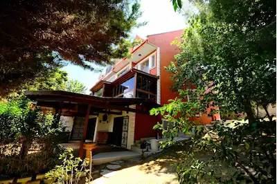 BAHÇEŞEHİR İÇTENKENT SİTESİNDE 5+2 KİRALIK VİLLA