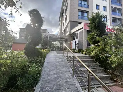 ADNAN KAHVECİ BEYLİKDÜZÜ DİAMOND SİTESİNDE TERASLI KIŞ BAHÇELİ 2+1 DAİRE