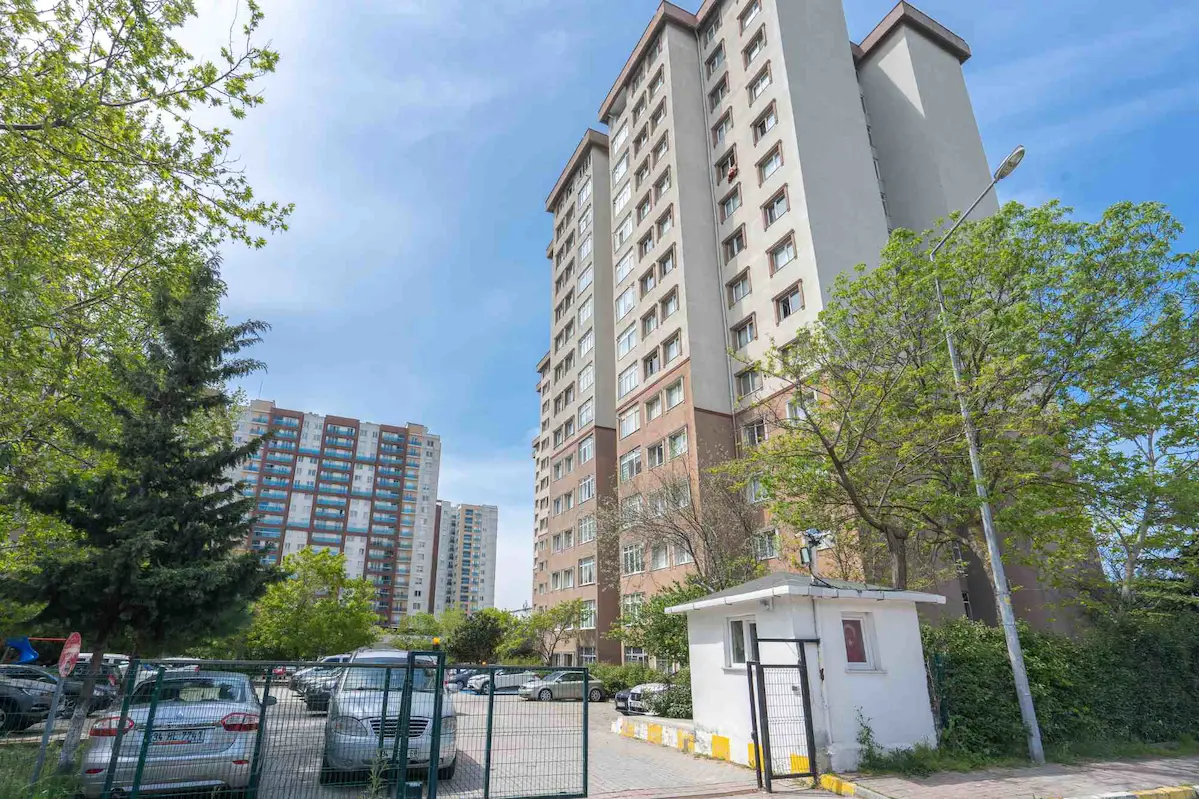 REMAX GELİŞİMDEN YILMAZ KONUTLARI SİTESİNDE 3+1 SATILIK DAİRE