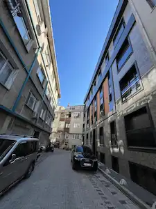 ÜSKÜDAR METROYA VE SAHILE 5 DK, YENI BINA KAÇIRILMAYACAK FIRSAT!
