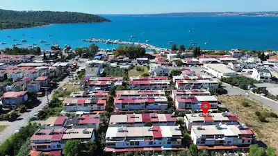 DENİZE 200 MT. MESAFELİ MERKEZİ LOKASYONDA İKİZ VİLLA !!!!