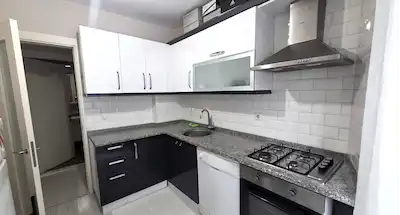 KONAK KARATAŞ DA AYRI MUTFAK ASANSÖRLÜ ARAKAT 1+1 SATILIK DAİRE
