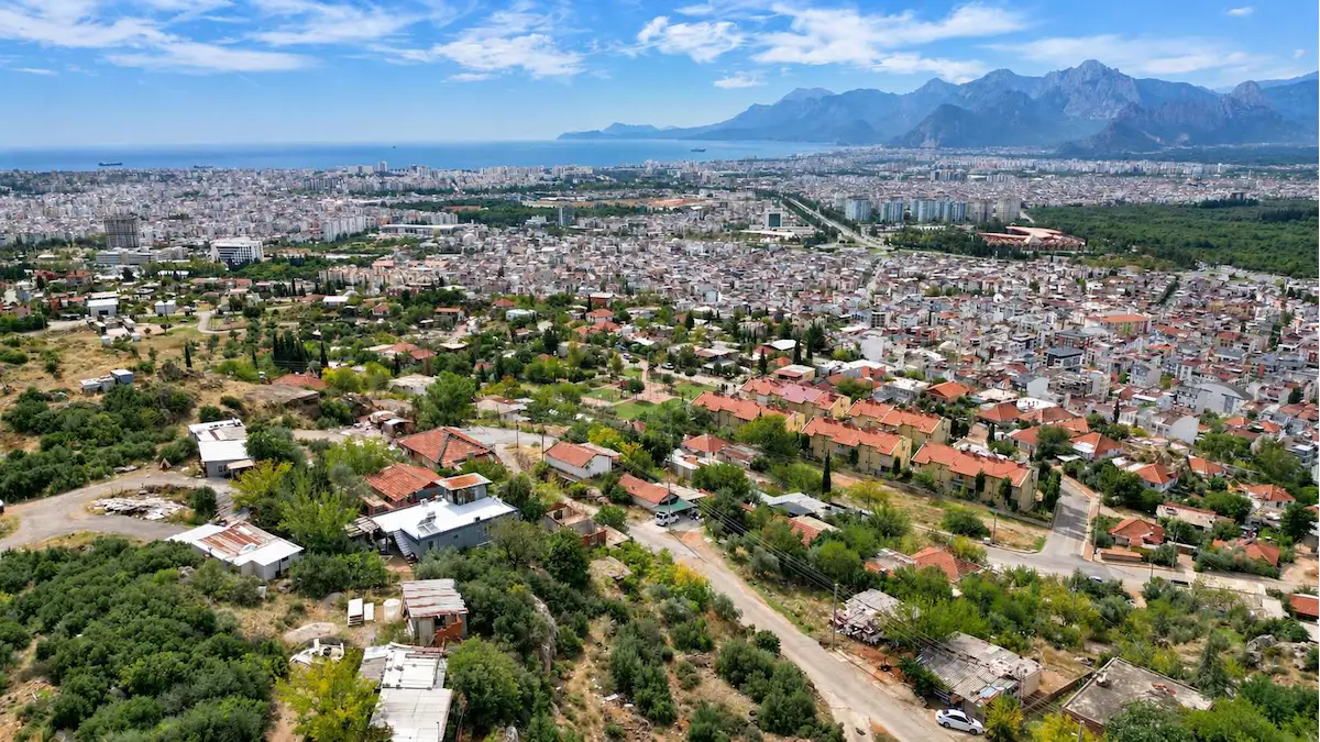 ANTALYA KAZIM KARABEKİR'DE ŞEHİR HAS. YAKIN 197M² SATILIK HİSSE