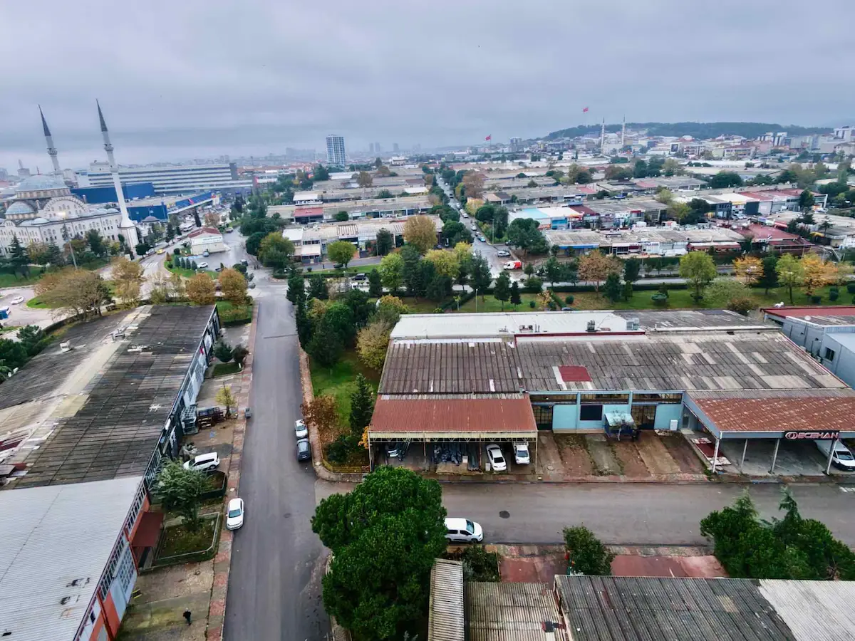 DUDULLU İMES'TE ÇOK İYİ KONUMDA 300M2 TABANLI SATILIK İŞ YERİ 3