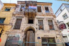 İZMIR BASMANE'DE TARIHI BINA OSMAN PAŞA KONAĞI