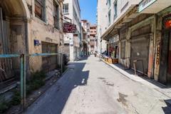 İZMIR BASMANE'DE TARIHI BINA OSMAN PAŞA KONAĞI