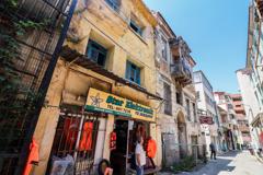 İZMIR BASMANE'DE TARIHI BINA OSMAN PAŞA KONAĞI