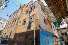 İZMIR BASMANE'DE TARIHI BINA OSMAN PAŞA KONAĞI