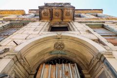 İZMIR BASMANE'DE TARIHI BINA OSMAN PAŞA KONAĞI