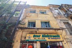 İZMIR BASMANE'DE TARIHI BINA OSMAN PAŞA KONAĞI