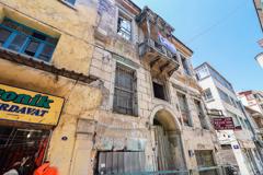 İZMIR BASMANE'DE TARIHI BINA OSMAN PAŞA KONAĞI