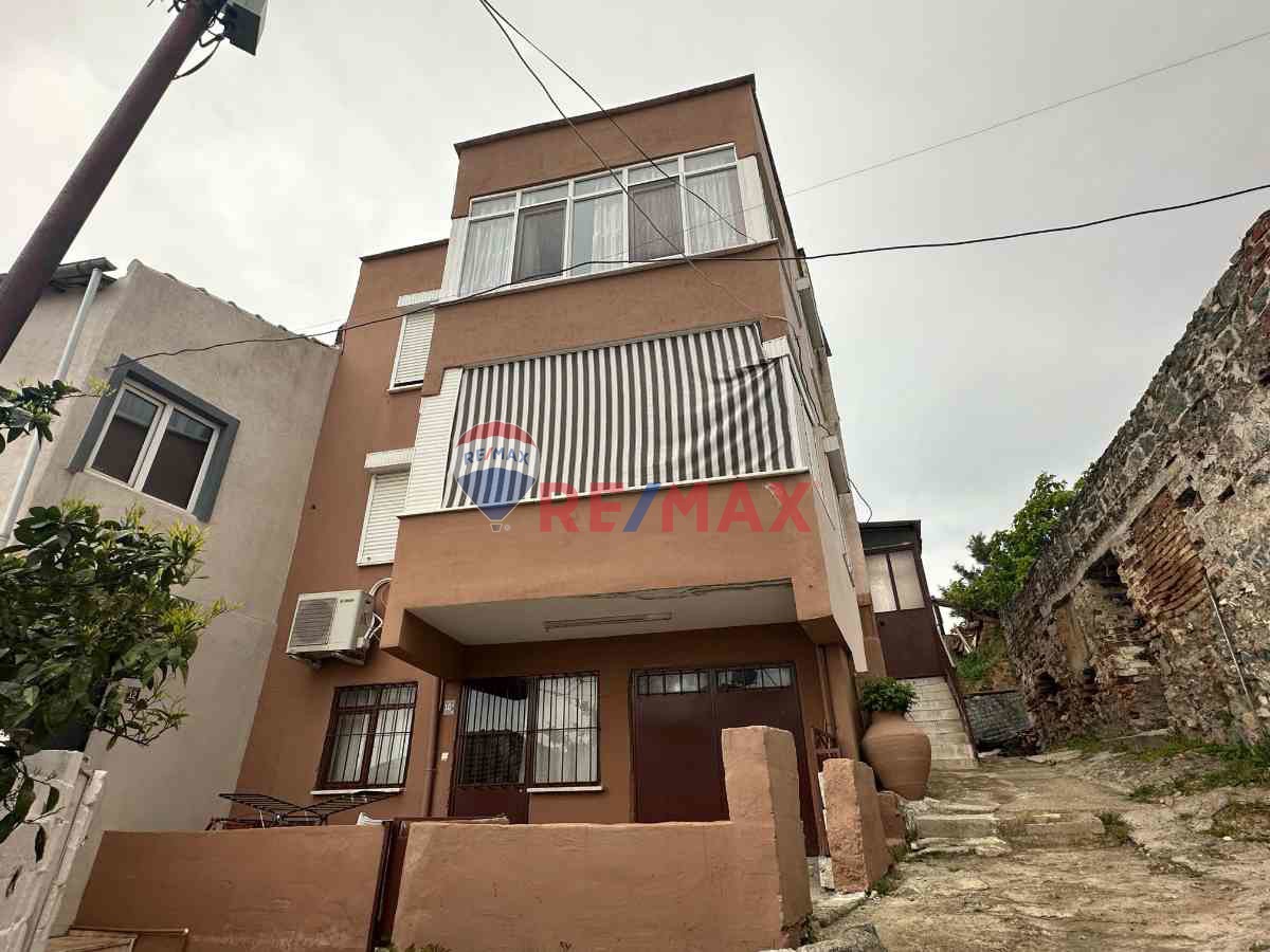 ALTINOLUK KÖY MERKEZİNDE 2,5 KATLI SATILIK MÜSTAKİL EV