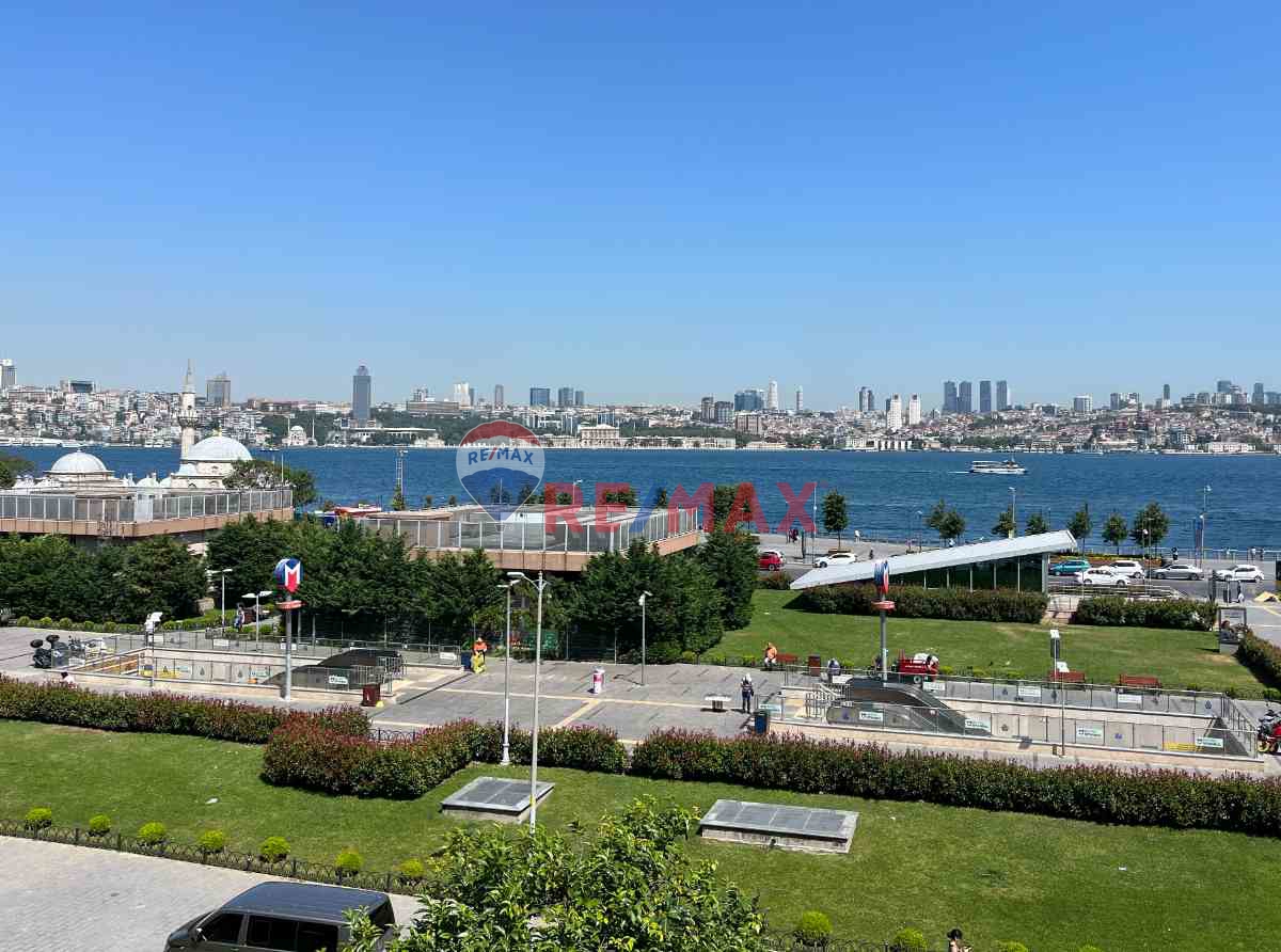 ÜSKÜDAR SAHIL'DE TERASLI, BOĞAZ MANZARALI KIRALIK OFIS