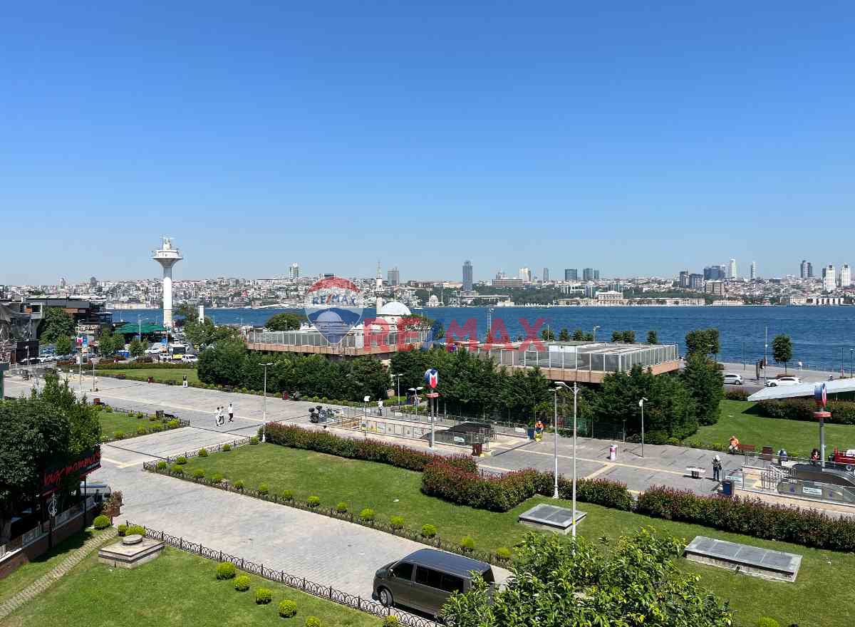 ÜSKÜDAR SAHIL'DE TERASLI, BOĞAZ MANZARALI KIRALIK OFIS