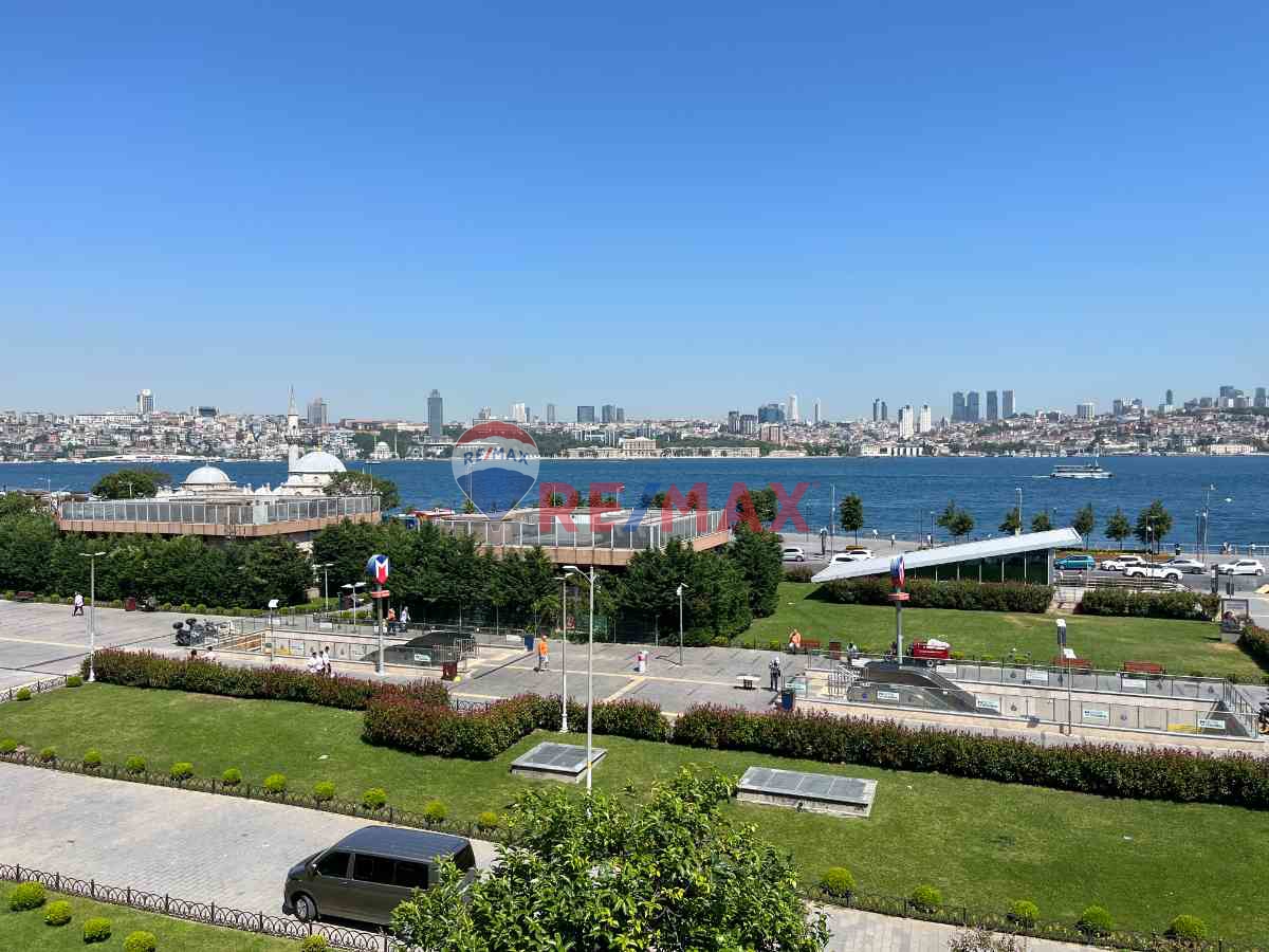 ÜSKÜDAR SAHIL'DE TERASLI, BOĞAZ MANZARALI KIRALIK OFIS