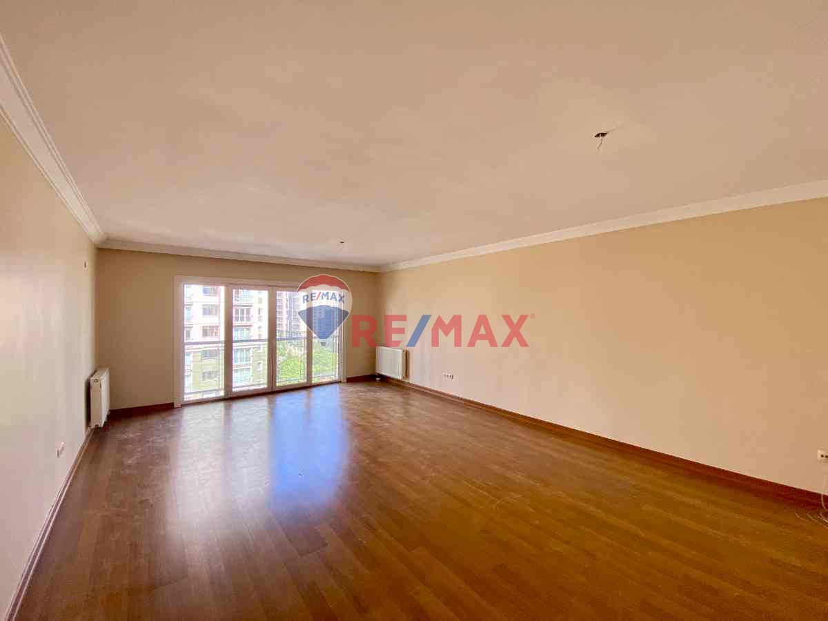 AVRUPA KONUTLARI TEM BÜYÜK 4+1 BOŞ SATILIK DAİRE (REMAX ASTYLE)