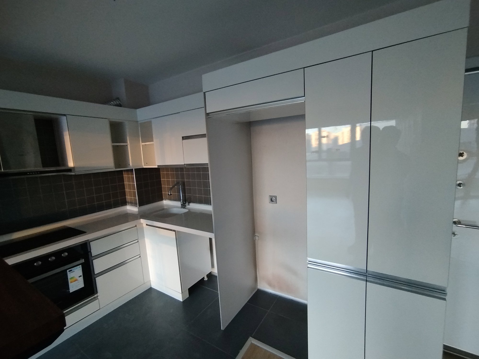 AKIN 688'DE KIRALIK CADDE CEPHELI 1+1 DAIRE