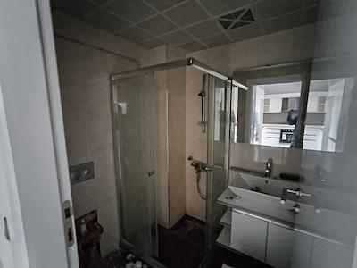 AKIN 688'DE KIRALIK CADDE CEPHELI 1+1 DAIRE