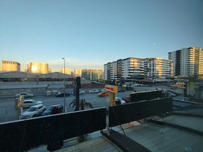 AKIN 688'DE KIRALIK CADDE CEPHELI 1+1 DAIRE